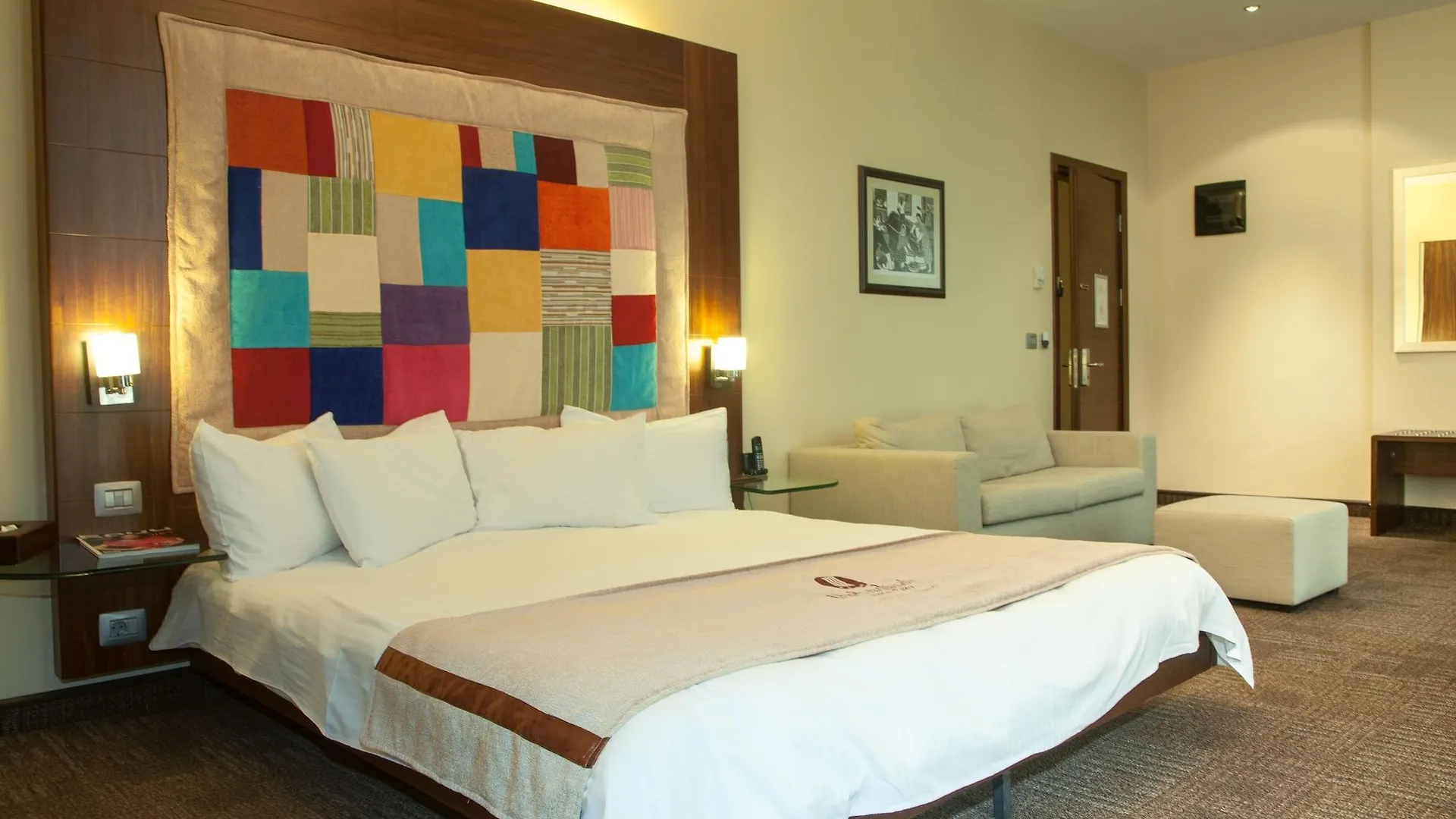Landmark Hotel באקו